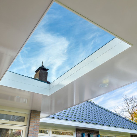 Daklicht voor een overkapping voorzien van aluminium binnenafwerking Vlakkelichtkoepel